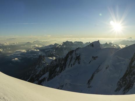 Arrivée au Dôme du Gouter avec le soleil.