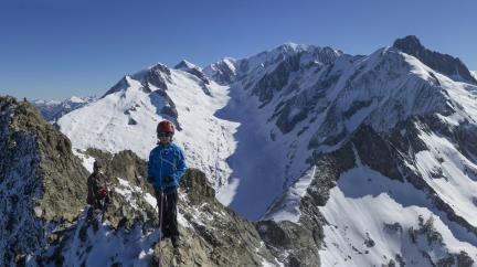 Entre le pain de sucre et le sommet, vue sur le Mont Blanc.