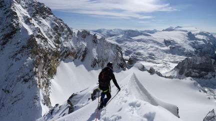 Au dessus du col, la neige recouvre presque tout...
