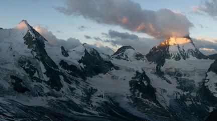 lever de soleil sur Obergabelhorn, Dent blanche et grand Cornier : c'est classe!!