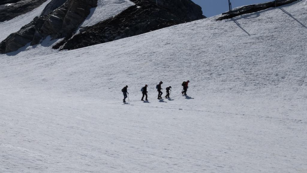 En montant sur le glacier de Bellecotte