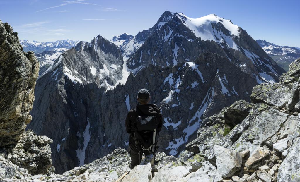 Partie haute de l'arête et vue sur l'Epéna et la Grande Casse.
