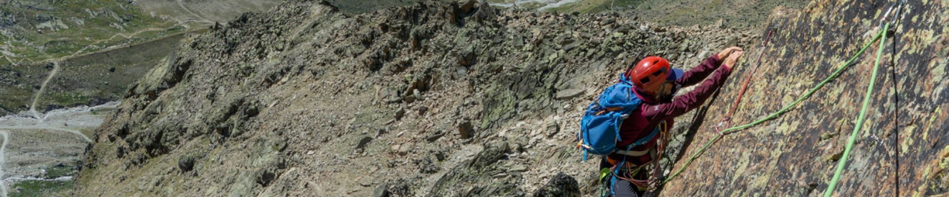 Un grimpeur lors d'une sortie Escalade en Savoie