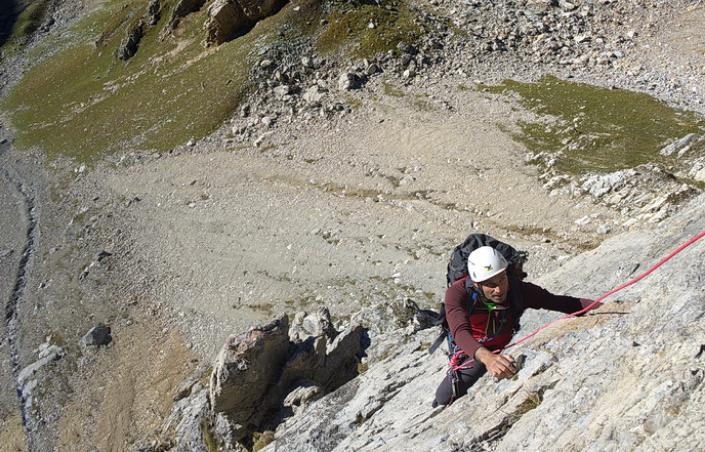 Un grimpeur en sortie Escalade