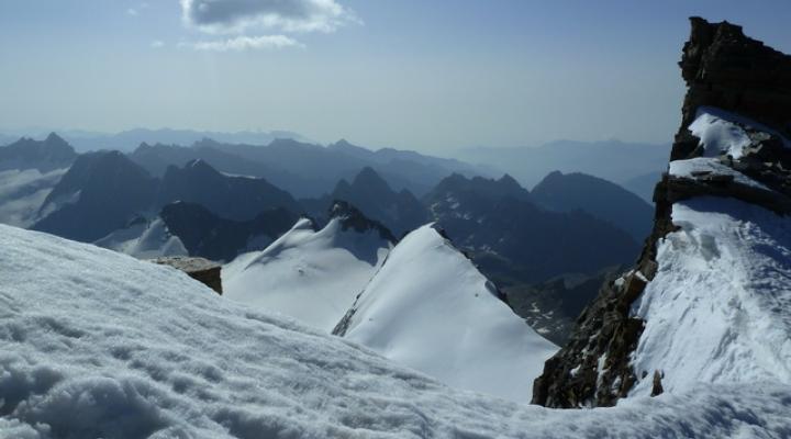 Sur l'arête près du sommet du Grand Paradis.