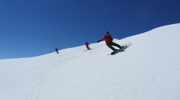 Hors piste en Vanoise  descente sur le refuge du Pourri