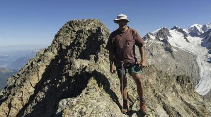sur l'arête est