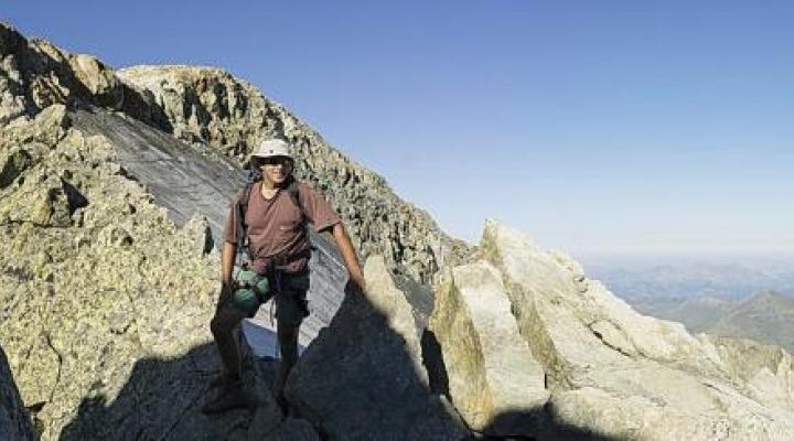 sur l'arête est