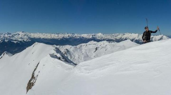 Sur l'arête sommitale.