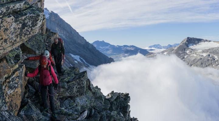 Au dessus du col des schistes