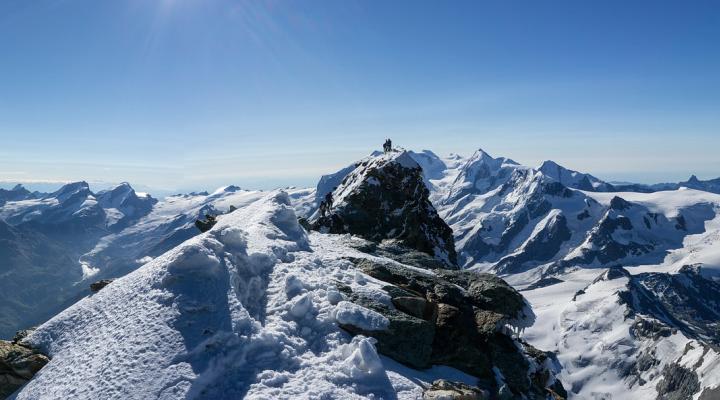 Sommet suisse depuis le puis le sommet italien