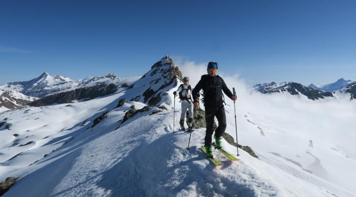 Sur la crête sommitale