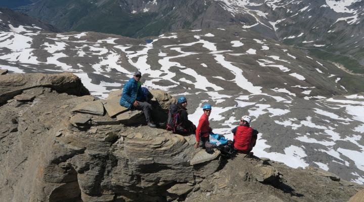 Sur l'arête
