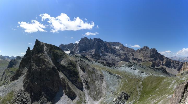 vue sur l'aiguille de Chambeyron