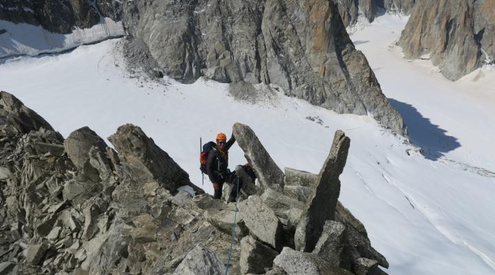 Sur l'arête