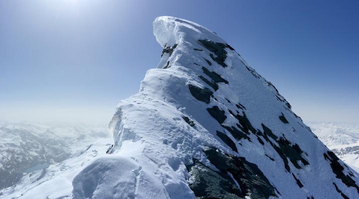 D'autres grosses corniches sur l'arête nord.