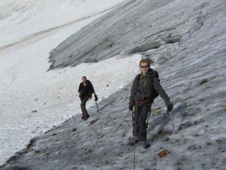 randonnée glaciaire, remontée de la pente de glace