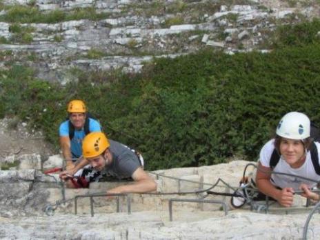 Le 1er mur raide - via ferrata en Savoie