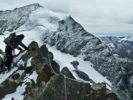 Sur l'arête est de l'Aiguille du St Esprit.