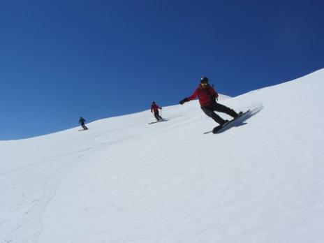 Hors piste en Vanoise  descente sur le refuge du Pourri