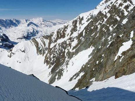au milieu du couloir, vue vers les Platières.
