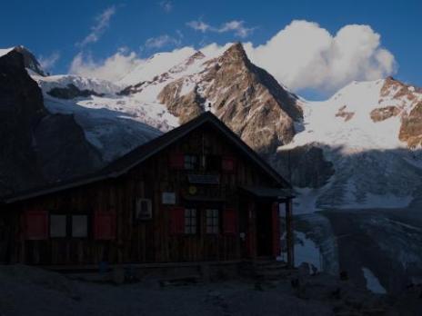 le traditionnel refuge Mezzalama.
