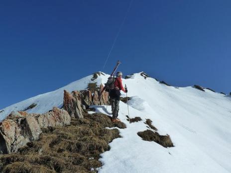 Sur l'arête menant au sommet.