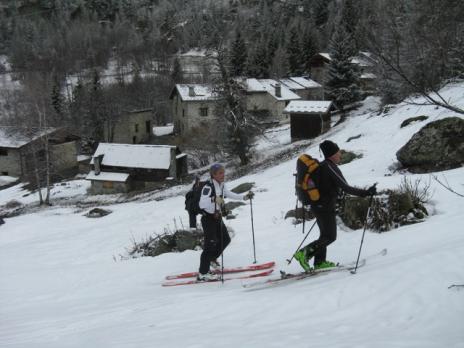 Vers le village du Crot