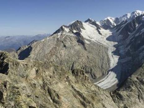 sur l'arête est