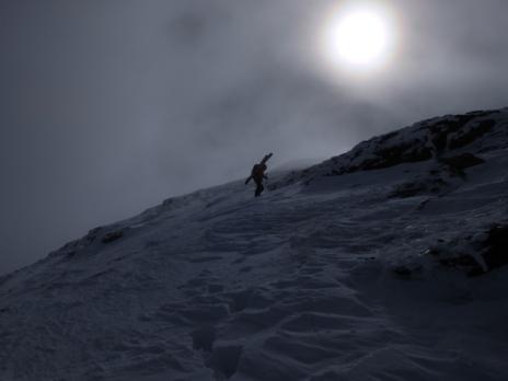 Sur l'arête sommitale