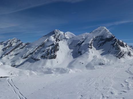 En face, l'Altels, le Balmhorn et le Rinderhorn, les 3 gros sommets du massif