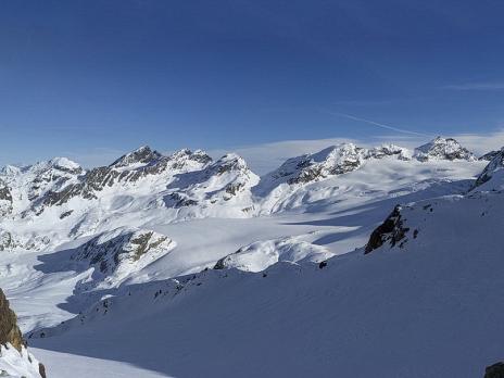 Au col, vue sur l'Italie et le Glacier du Ruitor.