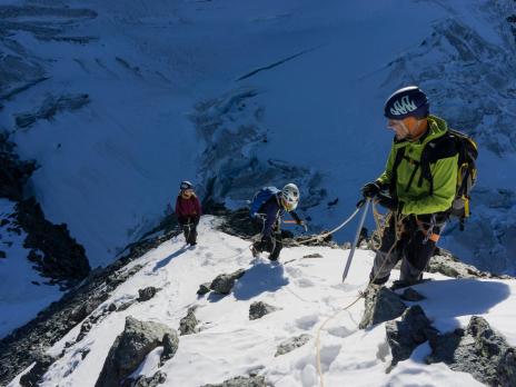 ...sur fond de (très) grosses crevasses, côté glacier du Geay.
