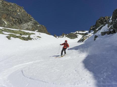 Dans un des couloirs sous le col.