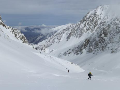 La très longue et très belle montée au bivouac Sarshal (3750m)