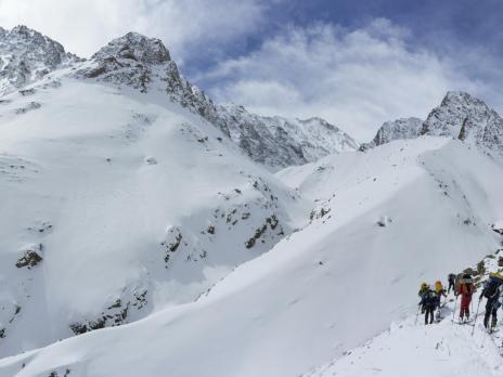 La très longue et très belle montée au bivouac Sarshal (3750m)