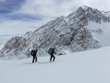 La très longue et très belle montée au bivouac Sarshal (3750m)