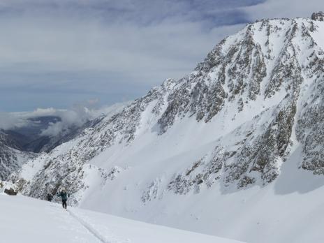 La très longue et très belle montée au bivouac Sarshal (3750m)