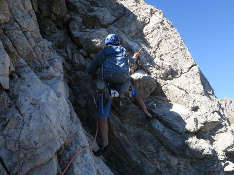 Escalade dans la voie des Cristaux