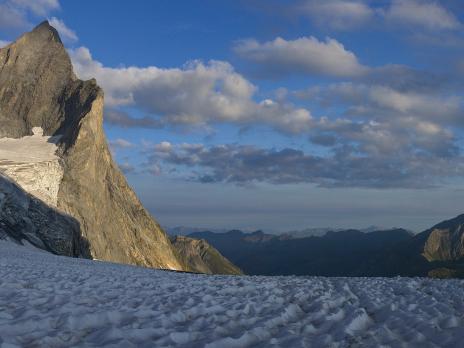 le col de la grande Casse et l'impressionnante arête de l'Epéna