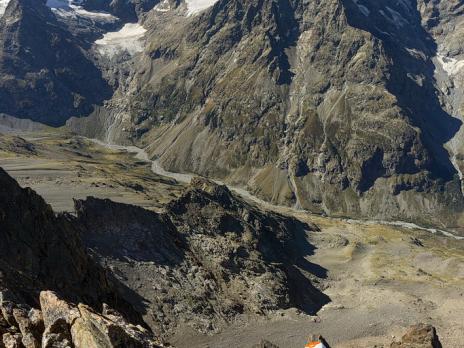 Sommet de la pointe Barbier : l'escalade est beaucoup plus facile qu'à la pointe du Faune mais le rocher est toujours excellent.