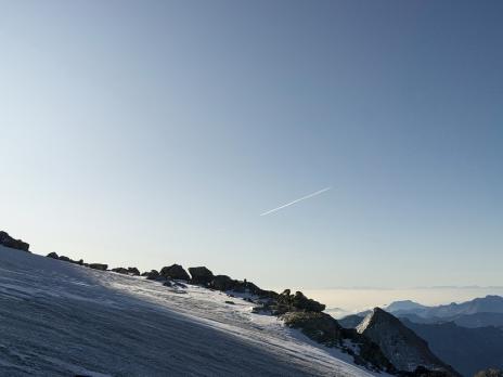 le soleil joue à cache-cache avec la becca de moncorvé