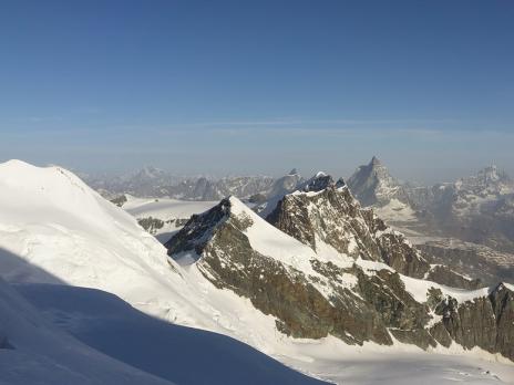 Juste au dessus du Felikhorn, petite mise en jambe sur une arête encore débonnaire.