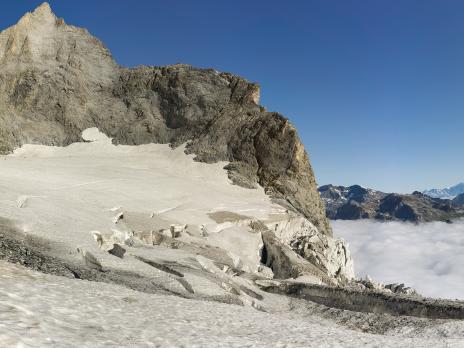 Mer de nuage sous l'aiguille de l'Epéna