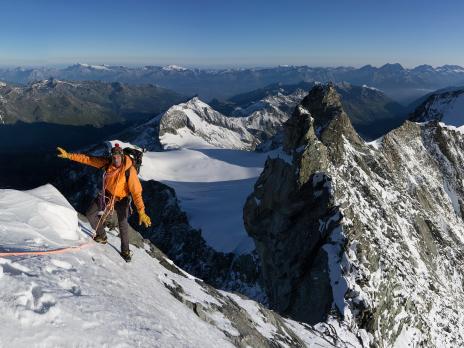 Sommet de la grande dalle enneigée.