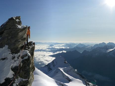 Au pied du passage le plus raide de la voie : 40m d'escalade sur grosses prises et plusieurs pas bien déversants.