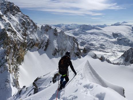 Au dessus du col, la neige recouvre presque tout...
