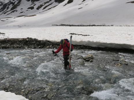 Rafraichissement des pieds en traversant l'Isère