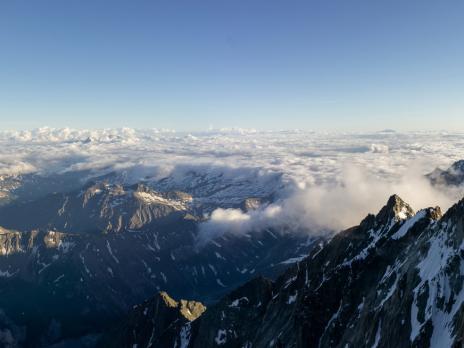 depuis le bivouac , vue plongeante sur les piliers du Brouillard...