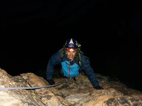 Début de l'arête ouest du Besso en pleine nuit.